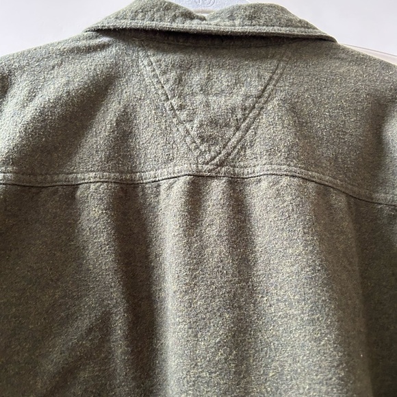 Canyon Guide Outfitters button down flannel. Olive/Army green. Soft. Rugged. XL - Picture 7 of 11